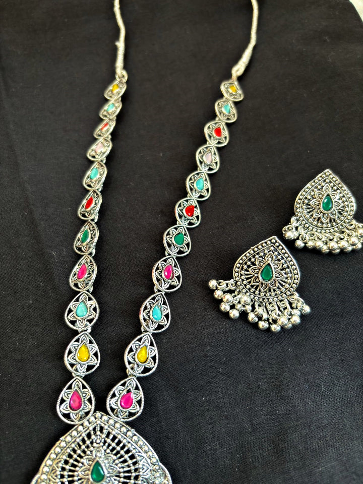 A Noteworthy Necklace Set