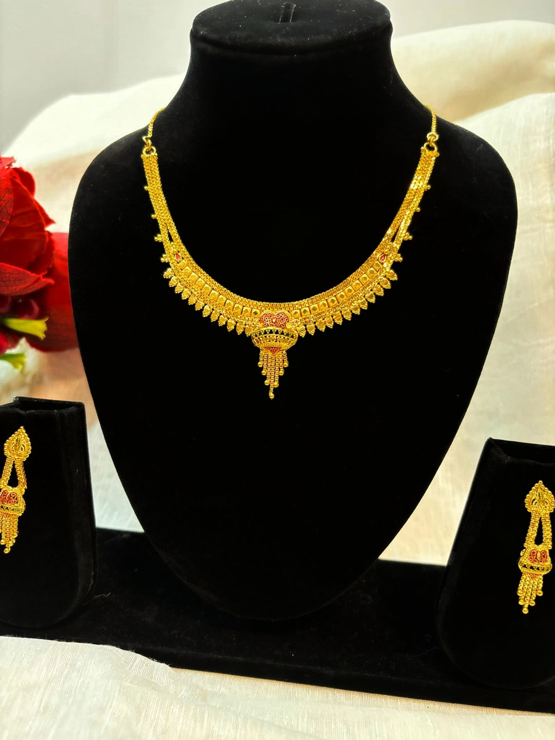 Saji Gold Plated Haar [Small Necklace ]