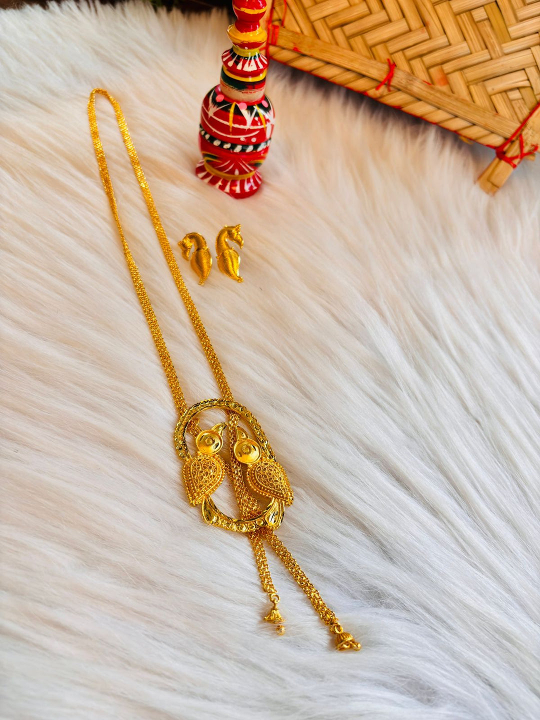 Golden Twin Birds (Gold Plated Rich  Necklace Set)