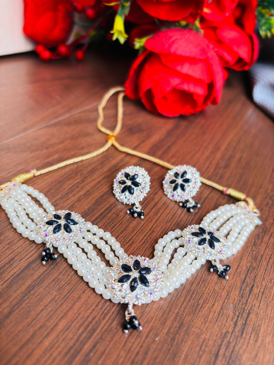 Shining Stunner  - Chocker Set