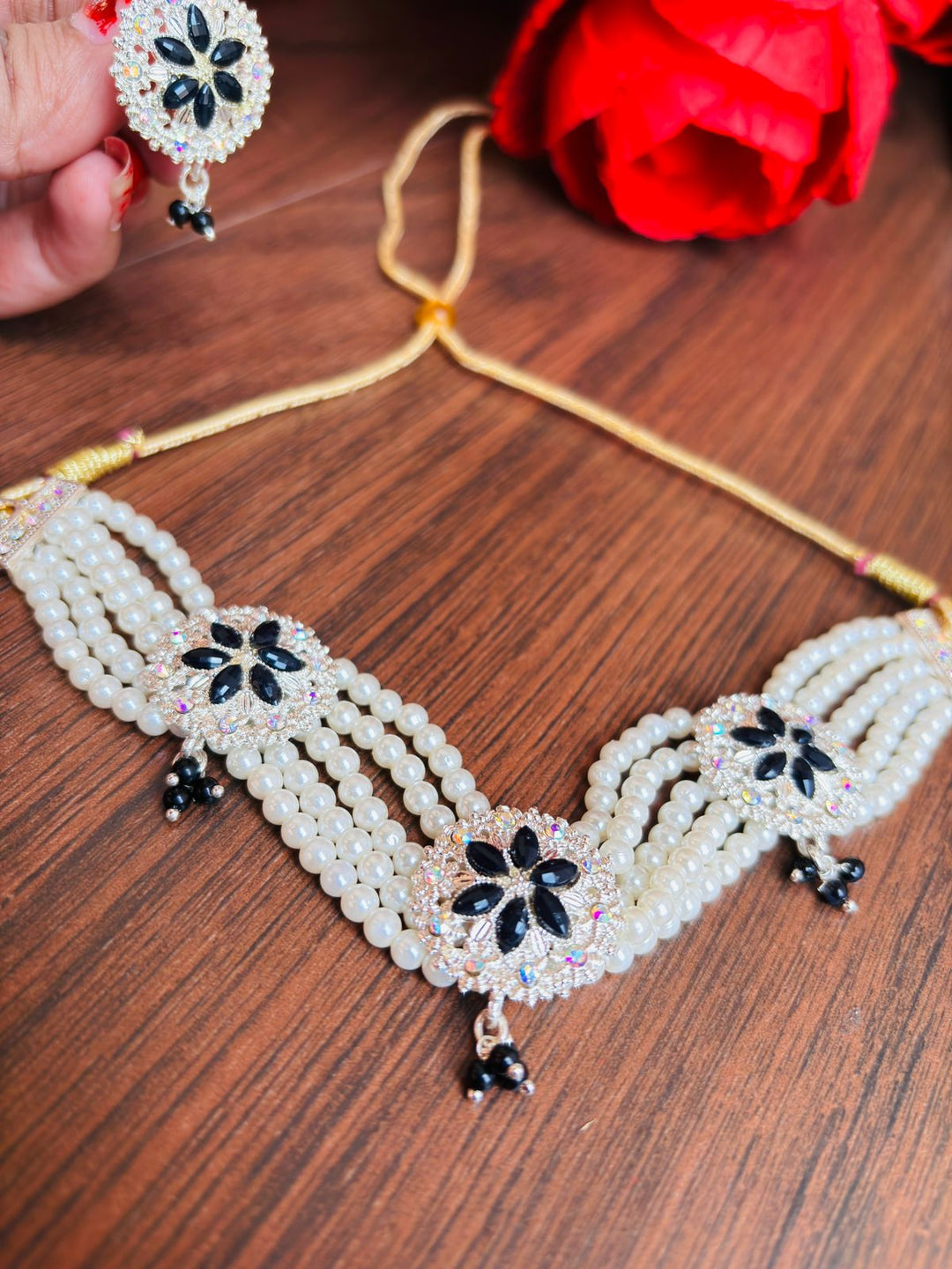 Shining Stunner  - Chocker Set