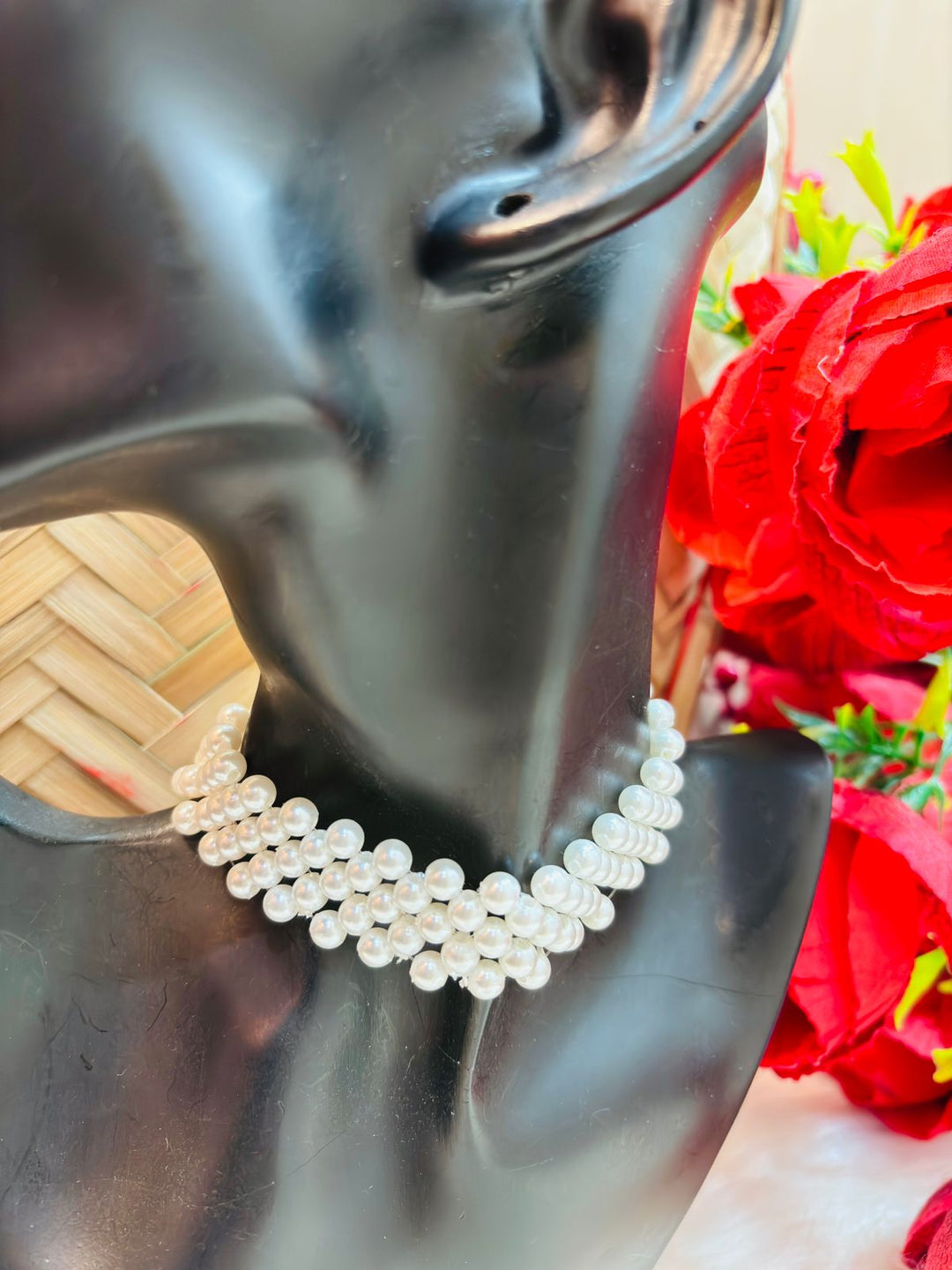 Chic And Smart Pearl Necklace