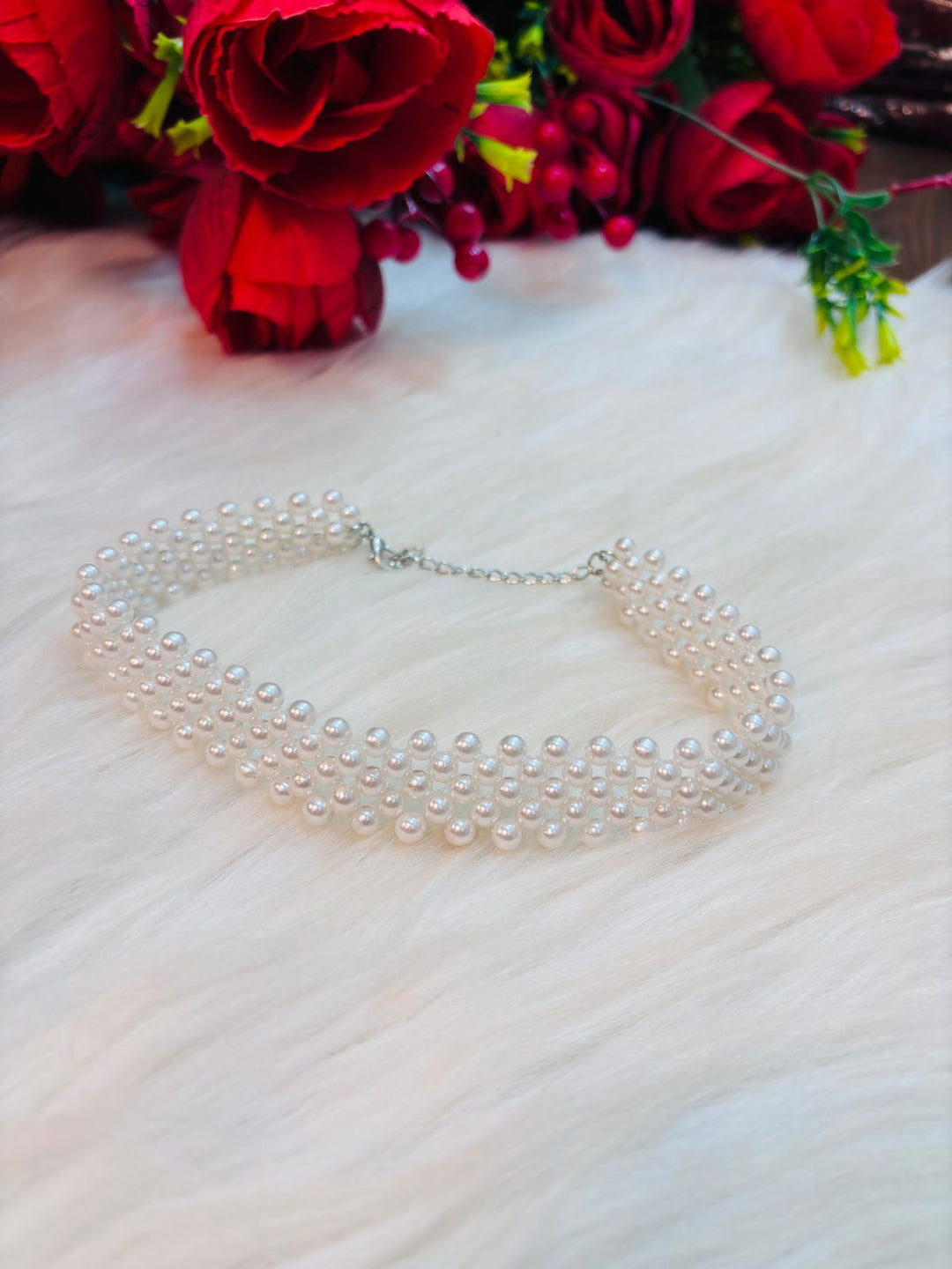 Chic And Smart Pearl Necklace