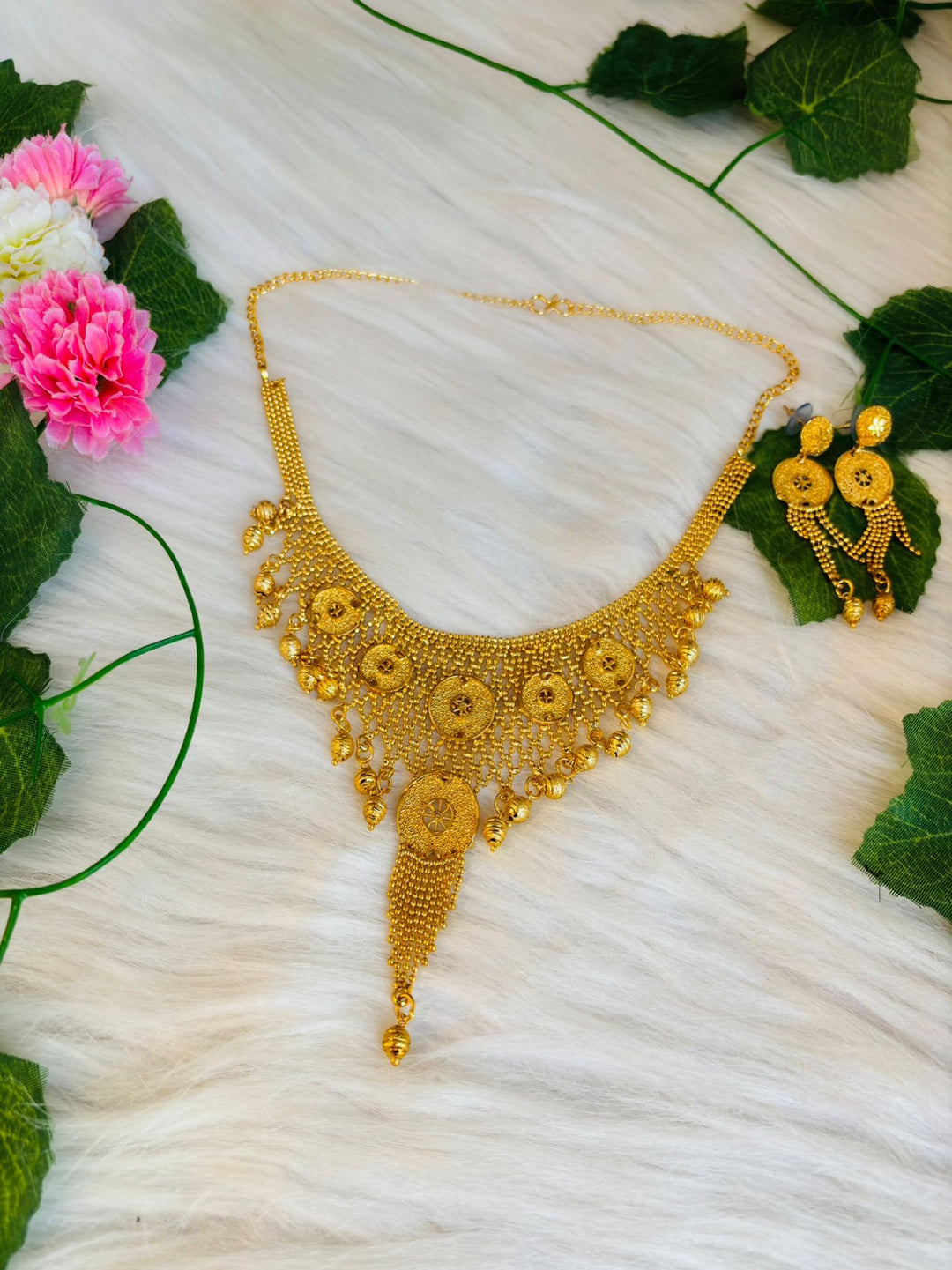 Mukutavirajita Gold Plated Necklace Set