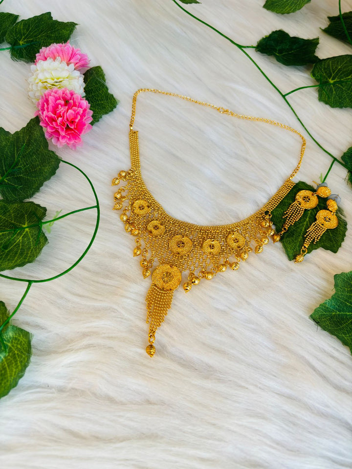 Mukutavirajita Gold Plated Necklace Set