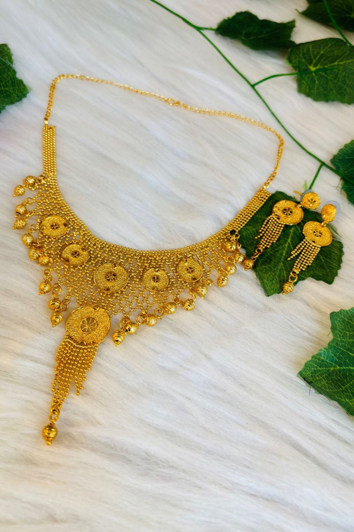 Mukutavirajita Gold Plated Necklace Set