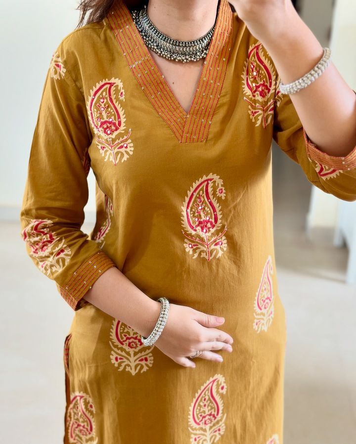 Hues Carnation Cotton Kurti Set