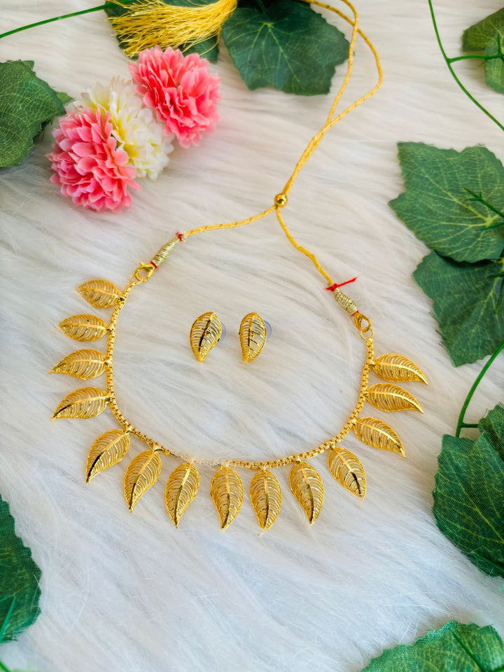 Leaf Design Traditional Gold Plated Set