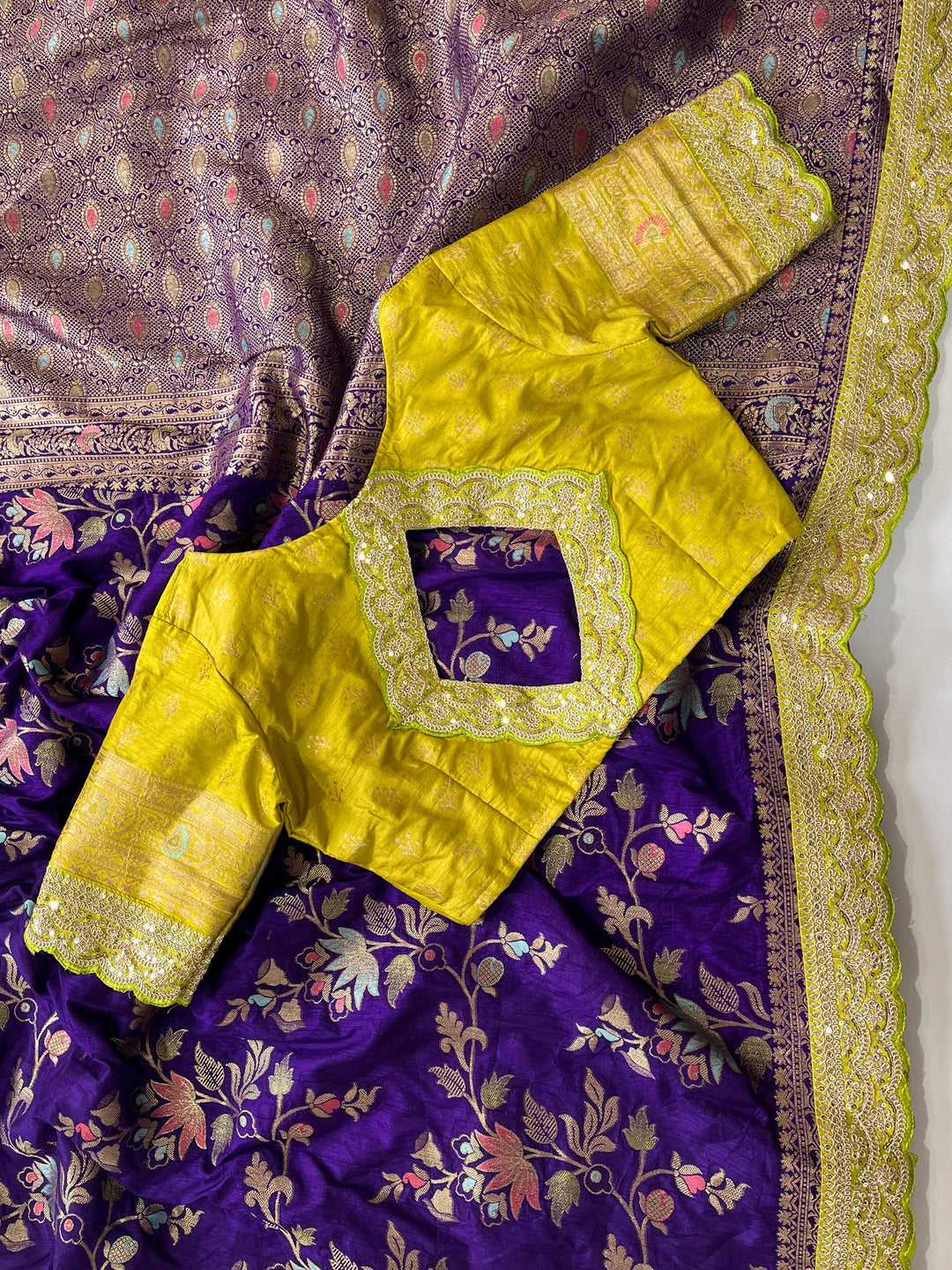 Make Your Presence Felt(Banarasi Silk Saree)