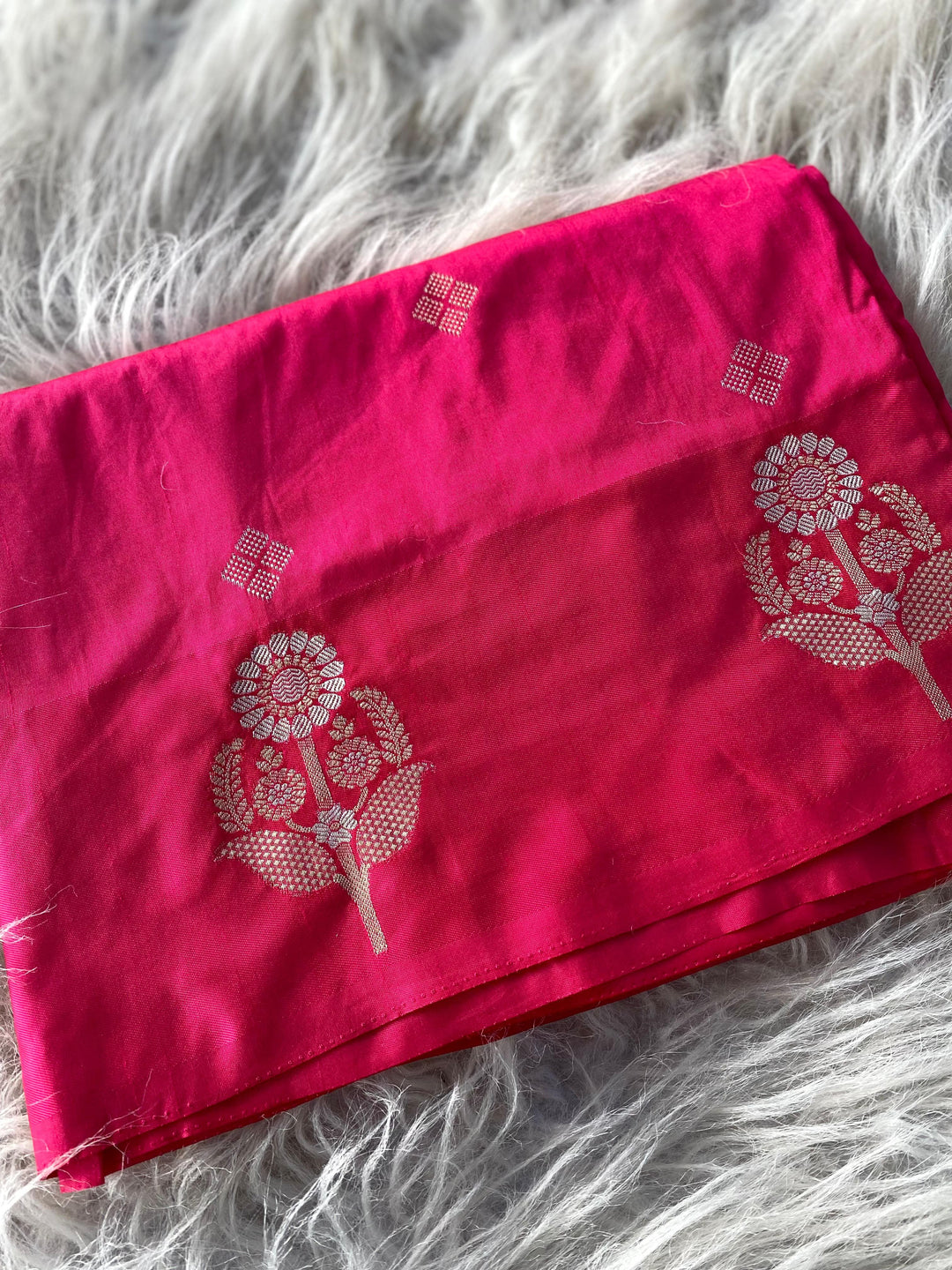 Good Days Banarasi Dola Silk Pink Saree