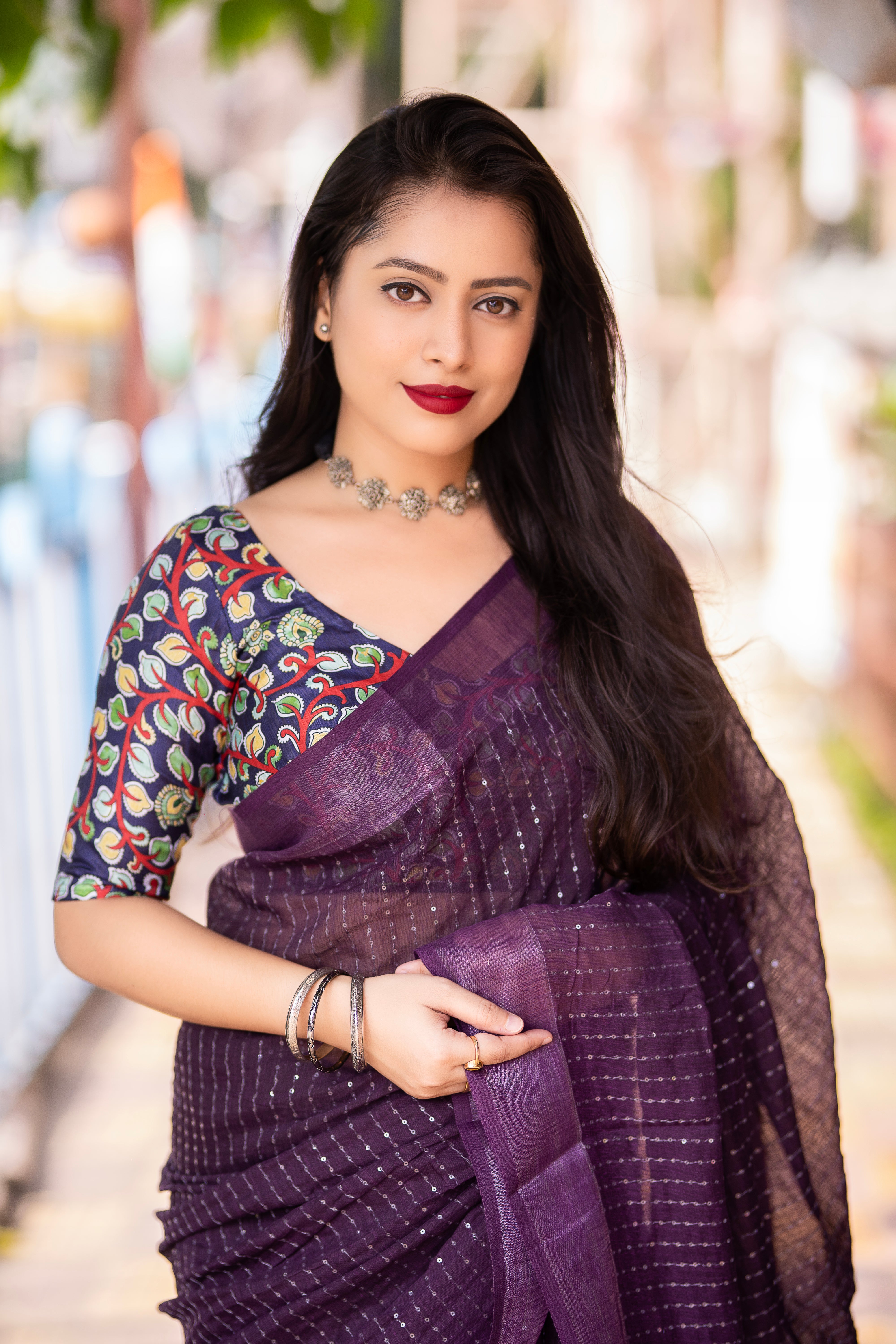 LIGHT GREY WOVEN LINEN SAREE WITH CONTRAST BLOUSE – Zaribanaras global