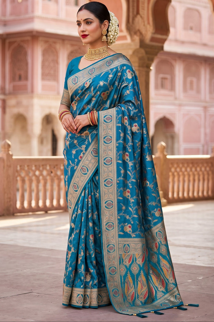 Trendsetting Aura(Satin Silk Saree)