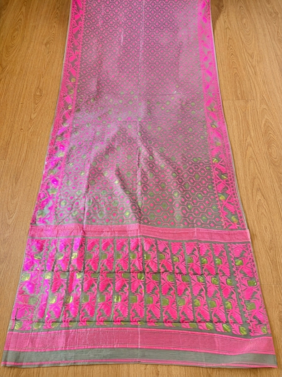 Swarnamayi Jamdani Saree