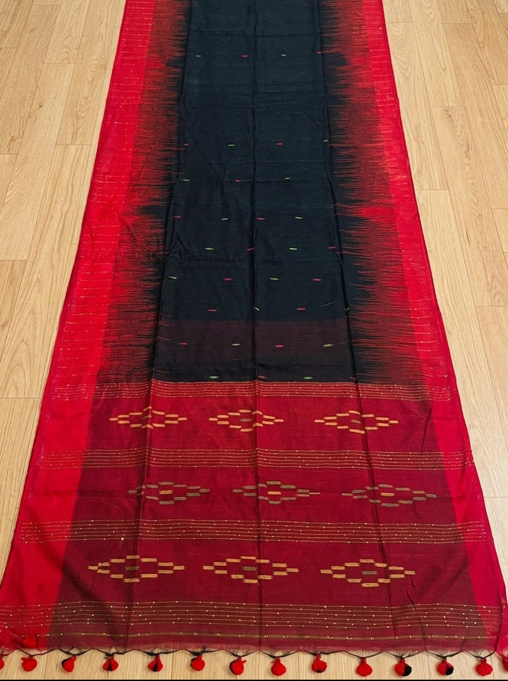Untamed Passion Handloom Ikkat Saree