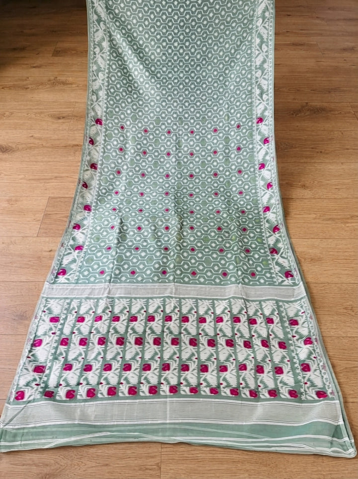 Swarnamayi Jamdani Saree