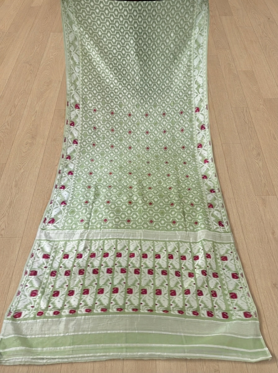 Swarnamayi Jamdani Saree