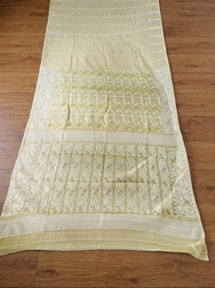 Moner Alo-Bengal Jamdani Saree (Cream)