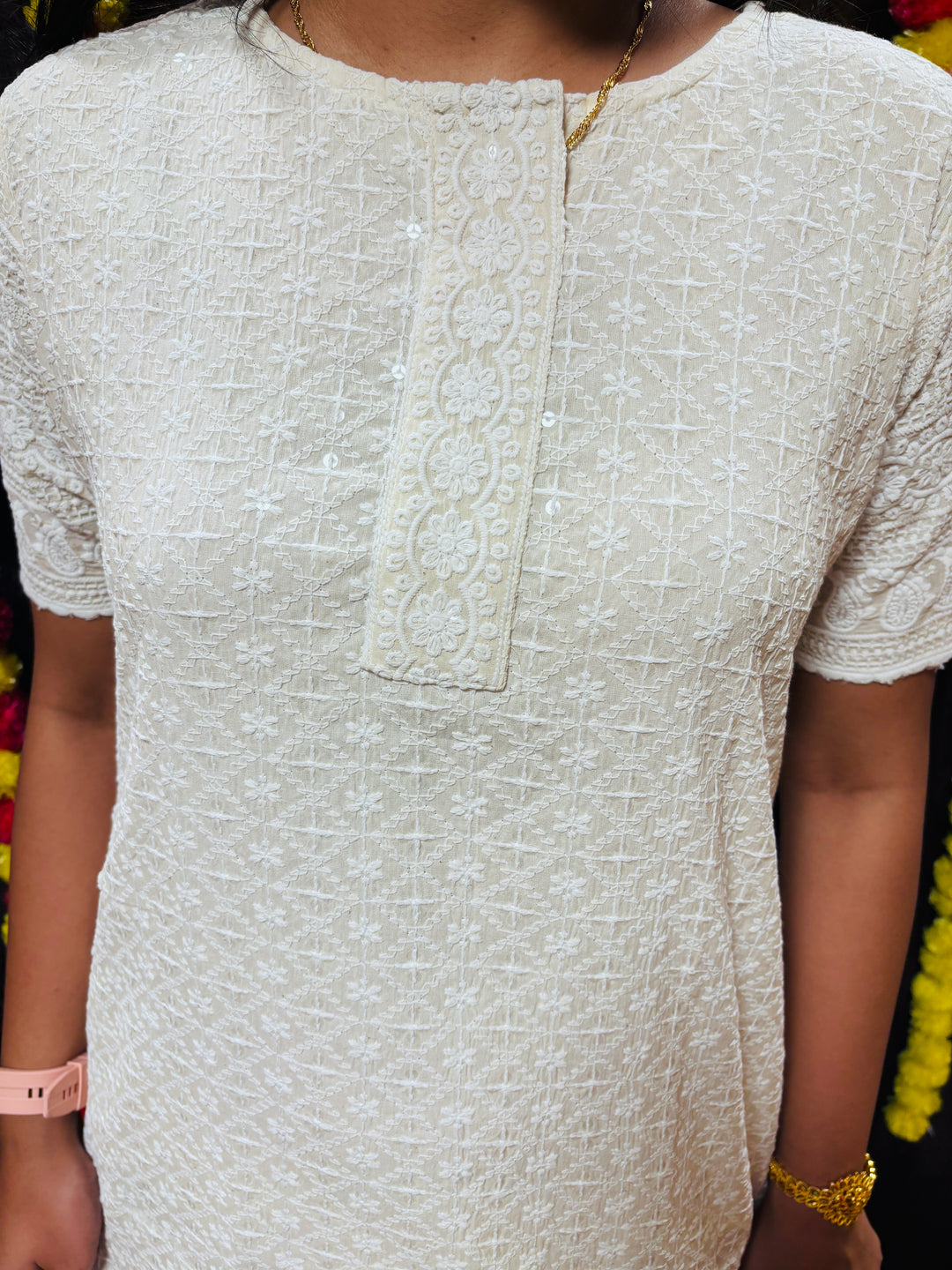 Born To Look Stunning-Chickankari Kurti Set