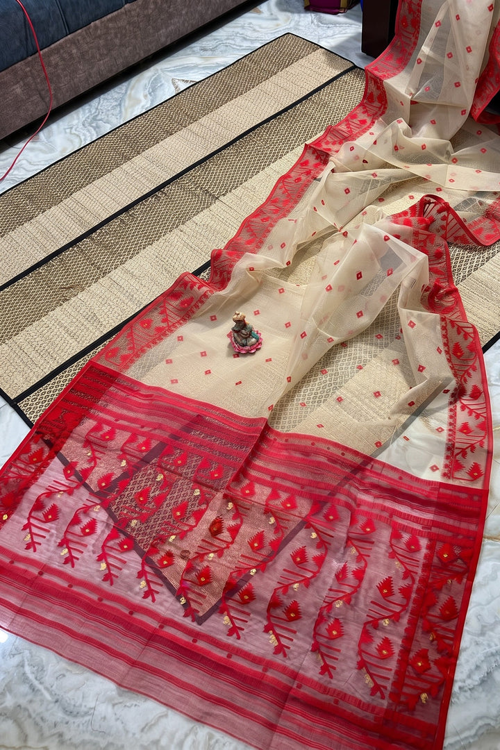 Ektu Bikel Karat Dhakai Jamdani Saree