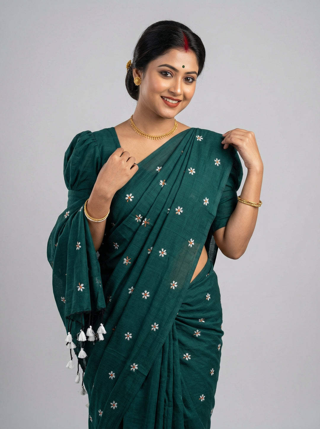 Bengal Shiuli(Jasmine) khadi Saree In Deep Green