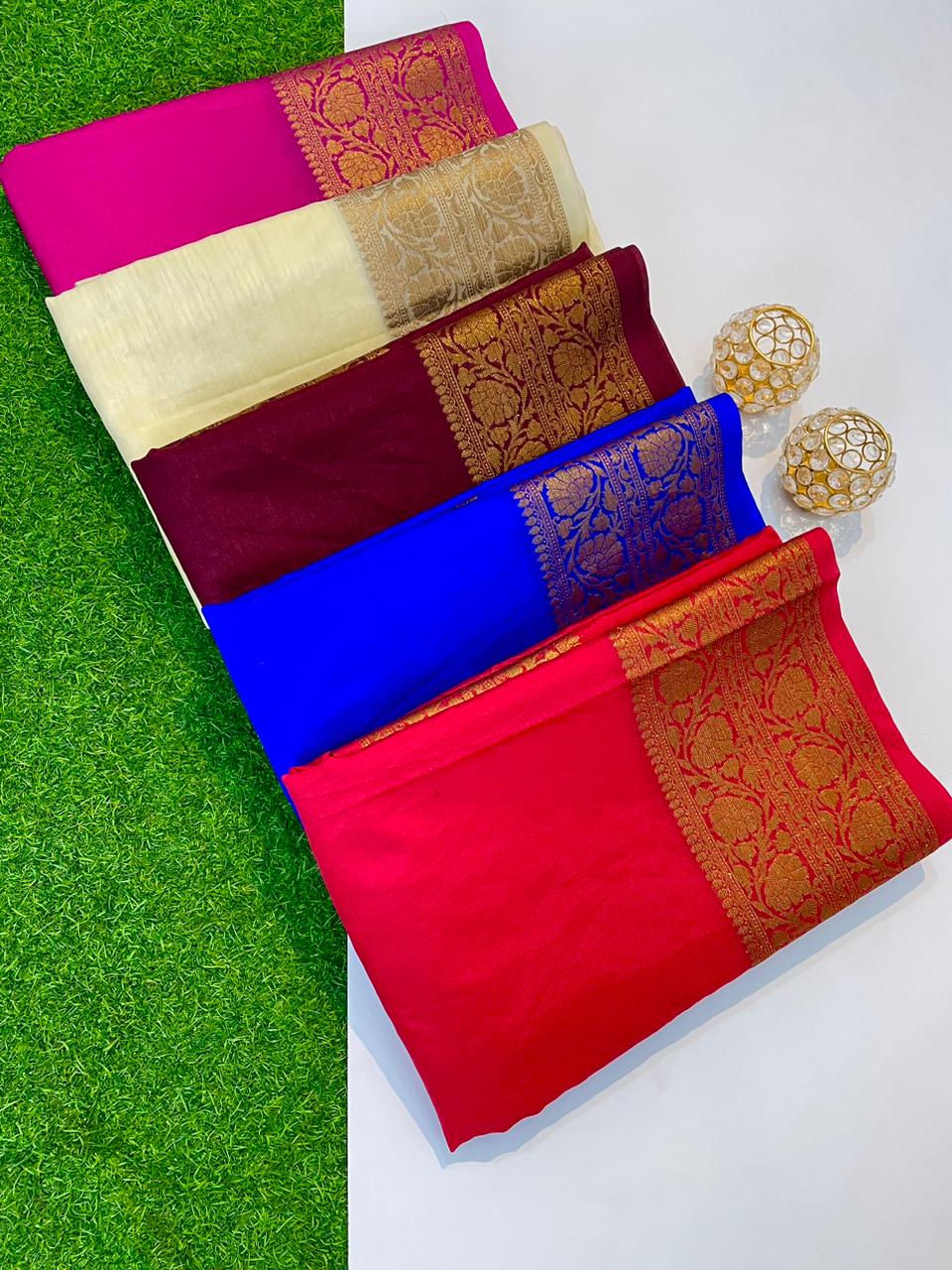 Plain Banarasi Saree With Floral Zari Border