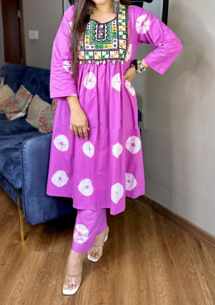 Bandhej Time Kurti Set With White Cowry Shell (Pink)