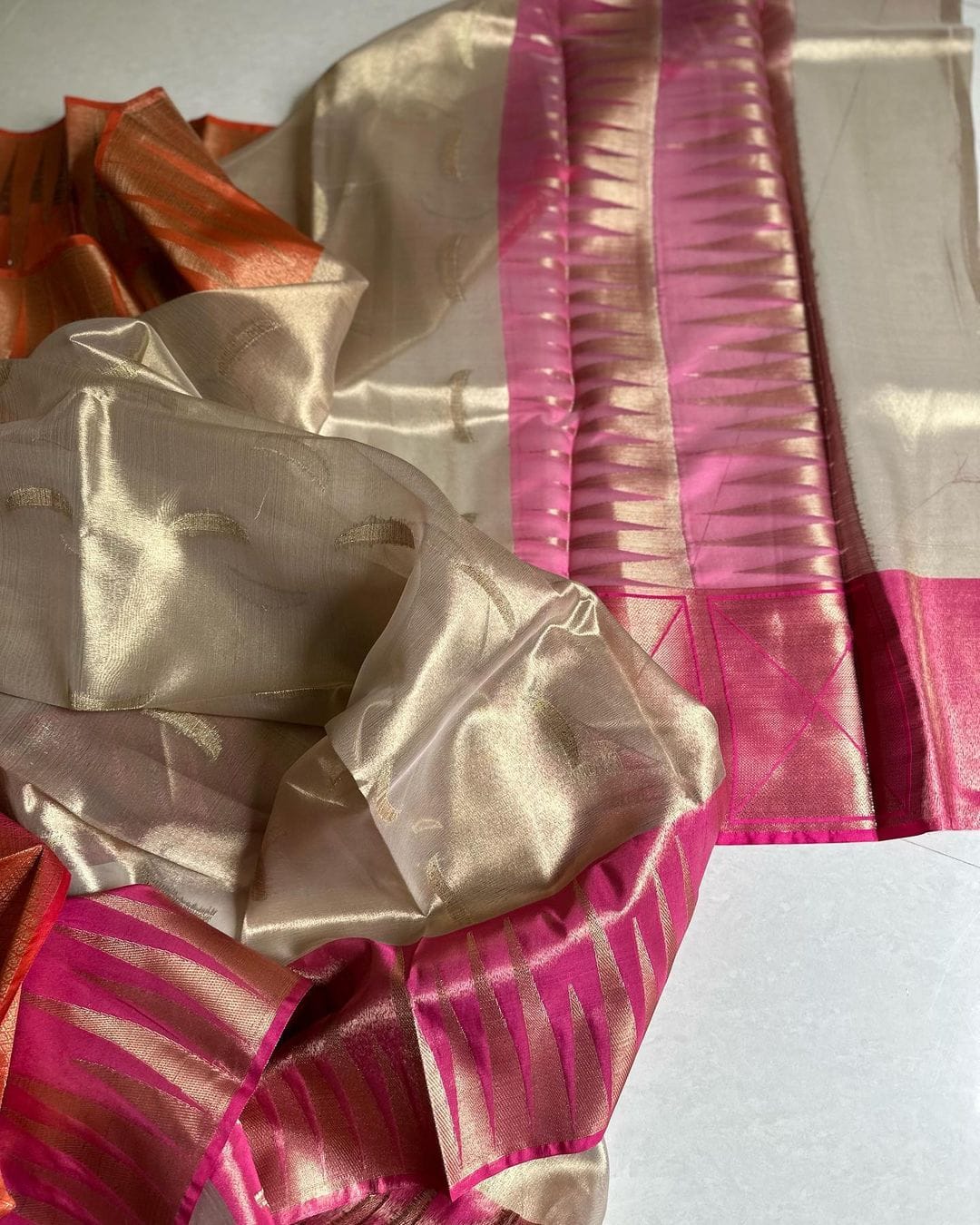 Ganga Jamuna Border Tissue Silk Banarasi Saree