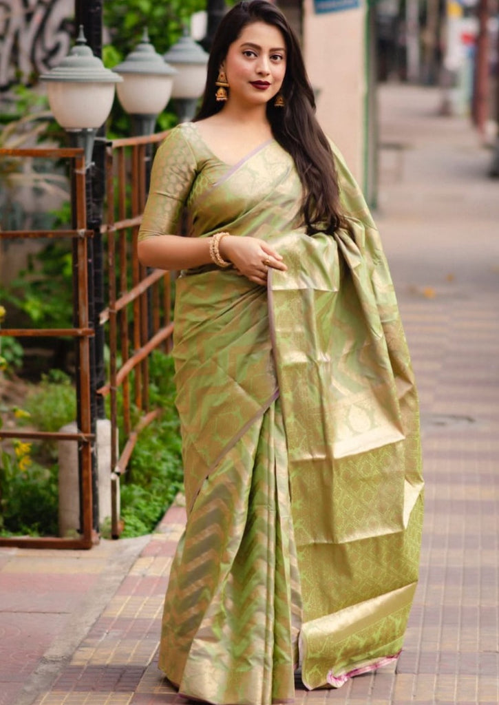 Feather Bed-Banarasi Silk Saree(Green)