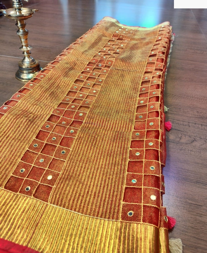 Worth Of A Queen's Crown(Pure Tissue Linen Saree)