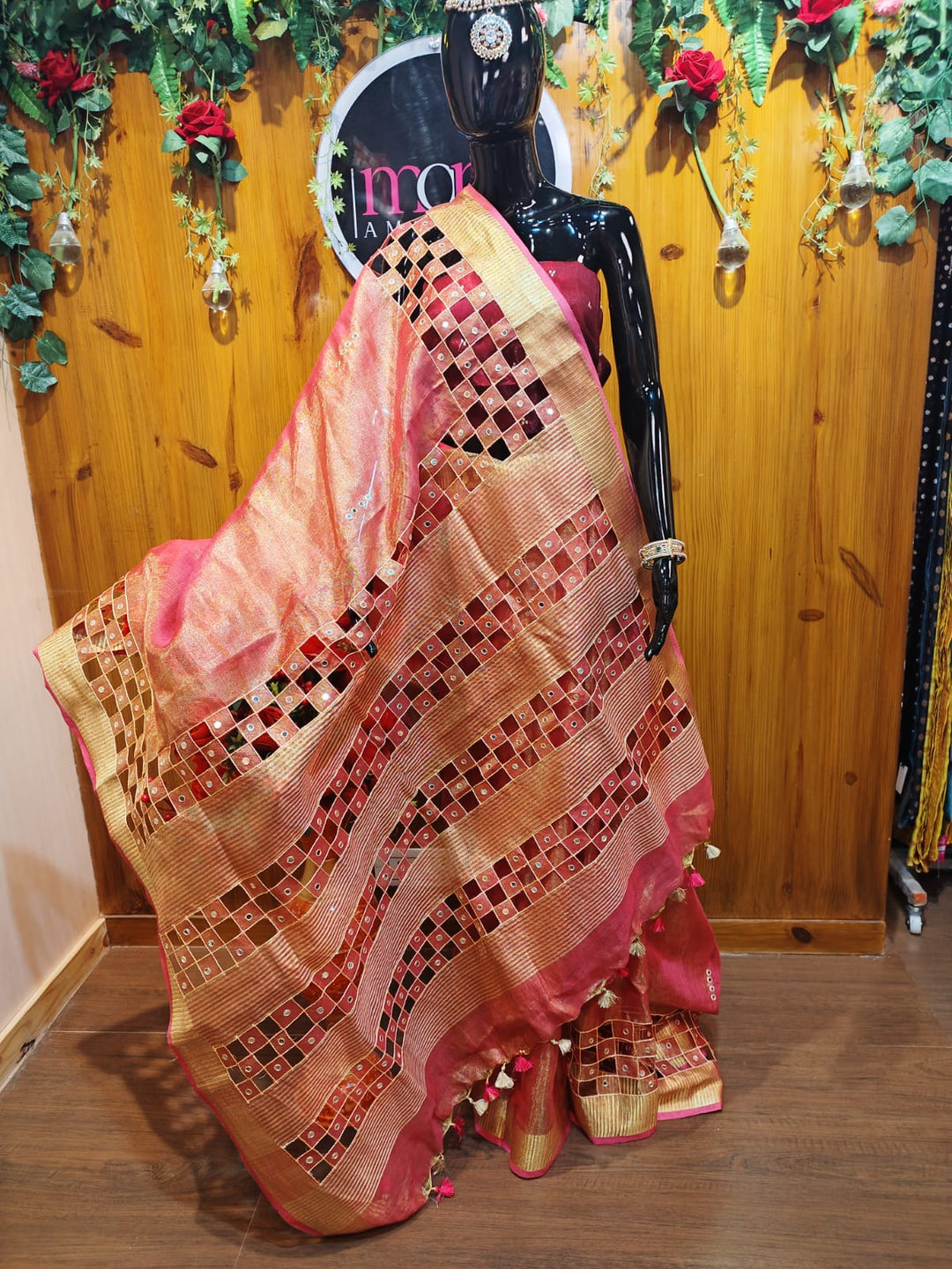 Worth Of A Queen's Crown(Pure Tissue Linen Saree)