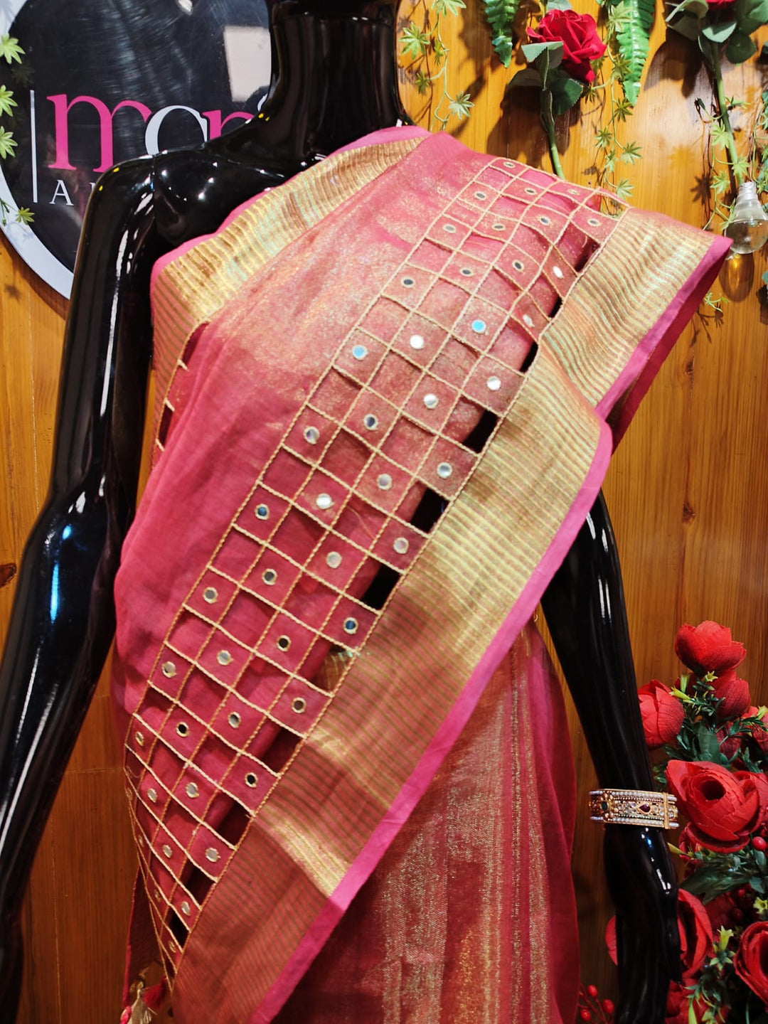 Worth Of A Queen's Crown(Pure Tissue Linen Saree)