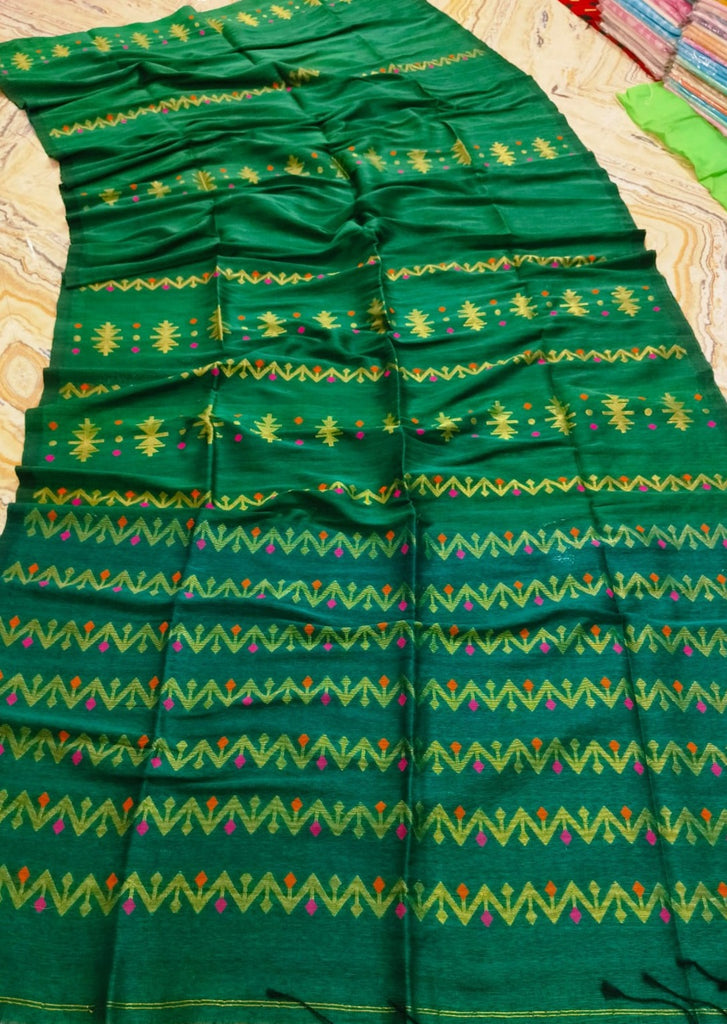 Nandini- A Delightful Woman ( linen saree)
