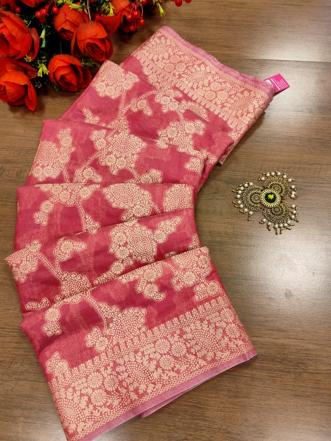 Lucknowi Chikankari Weaving Saree