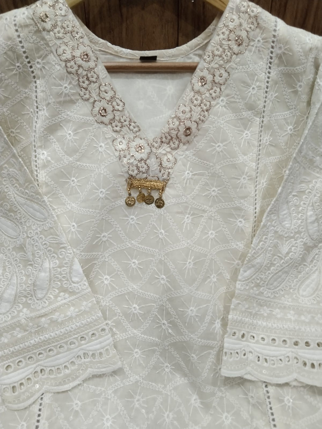 Smarty look White Chikankari kurti