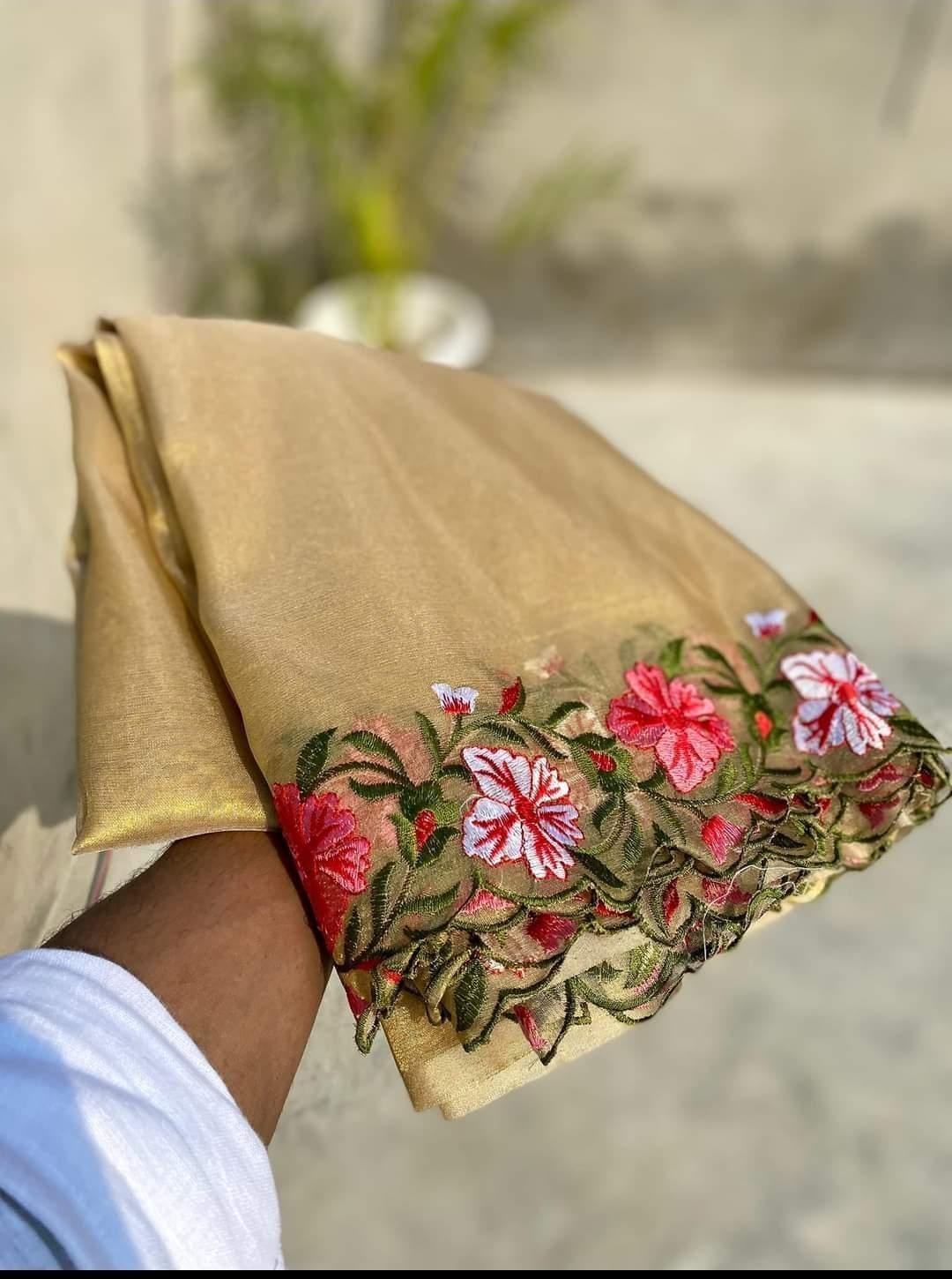 Avatar- Ek Anokha Banarasi Tissue Saree