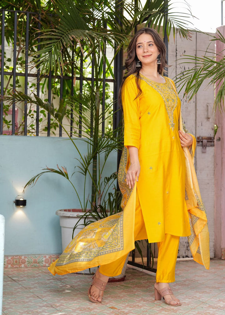 The only Traveler Silk Kurti Set