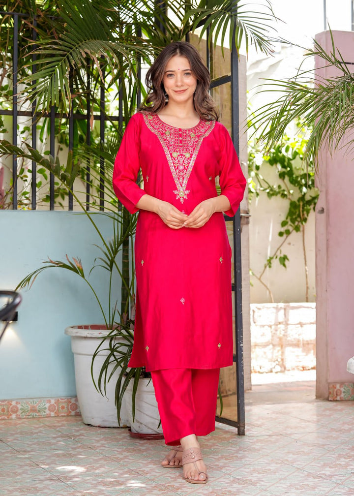 The only Traveler Silk Kurti Set