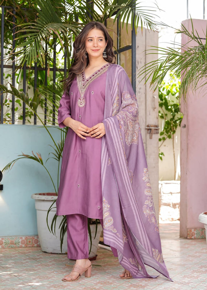 The only Traveler Silk Kurti Set