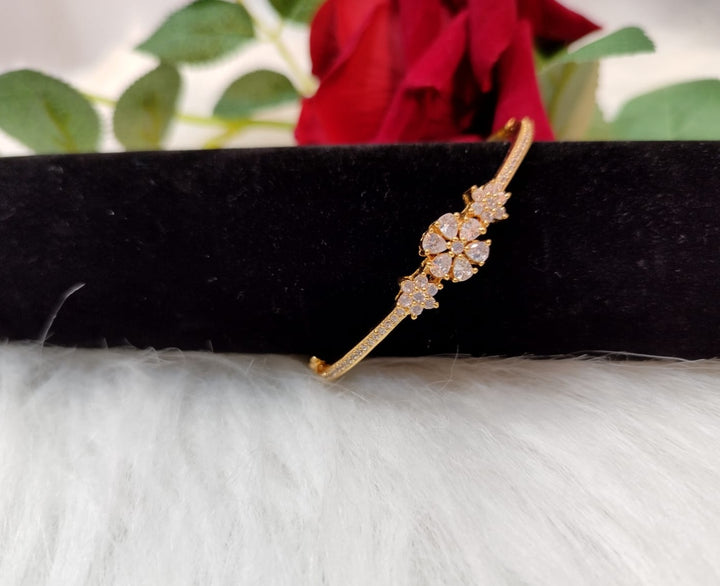 Flower Beauty ( Adjustable Sleek Bracelet)