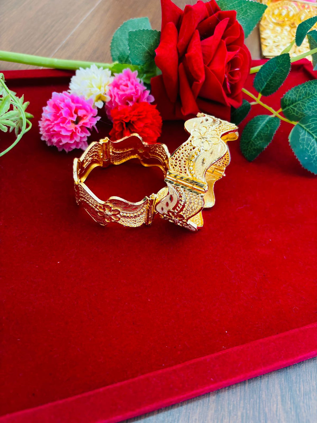 Adjustable And Openable  Gold Plated Bangle Set