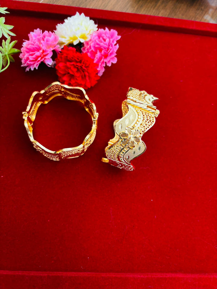 Adjustable And Openable  Gold Plated Bangle Set