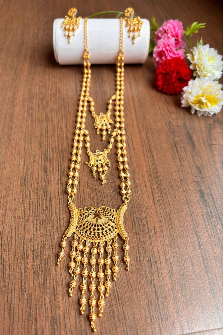 Pretty Looking Gold Plated Necklace Set