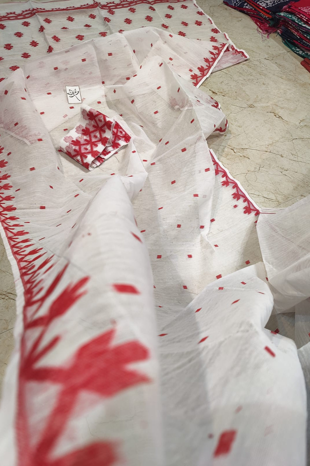 Uro Chithi Dhakai Jamdani Saree – Monamaar