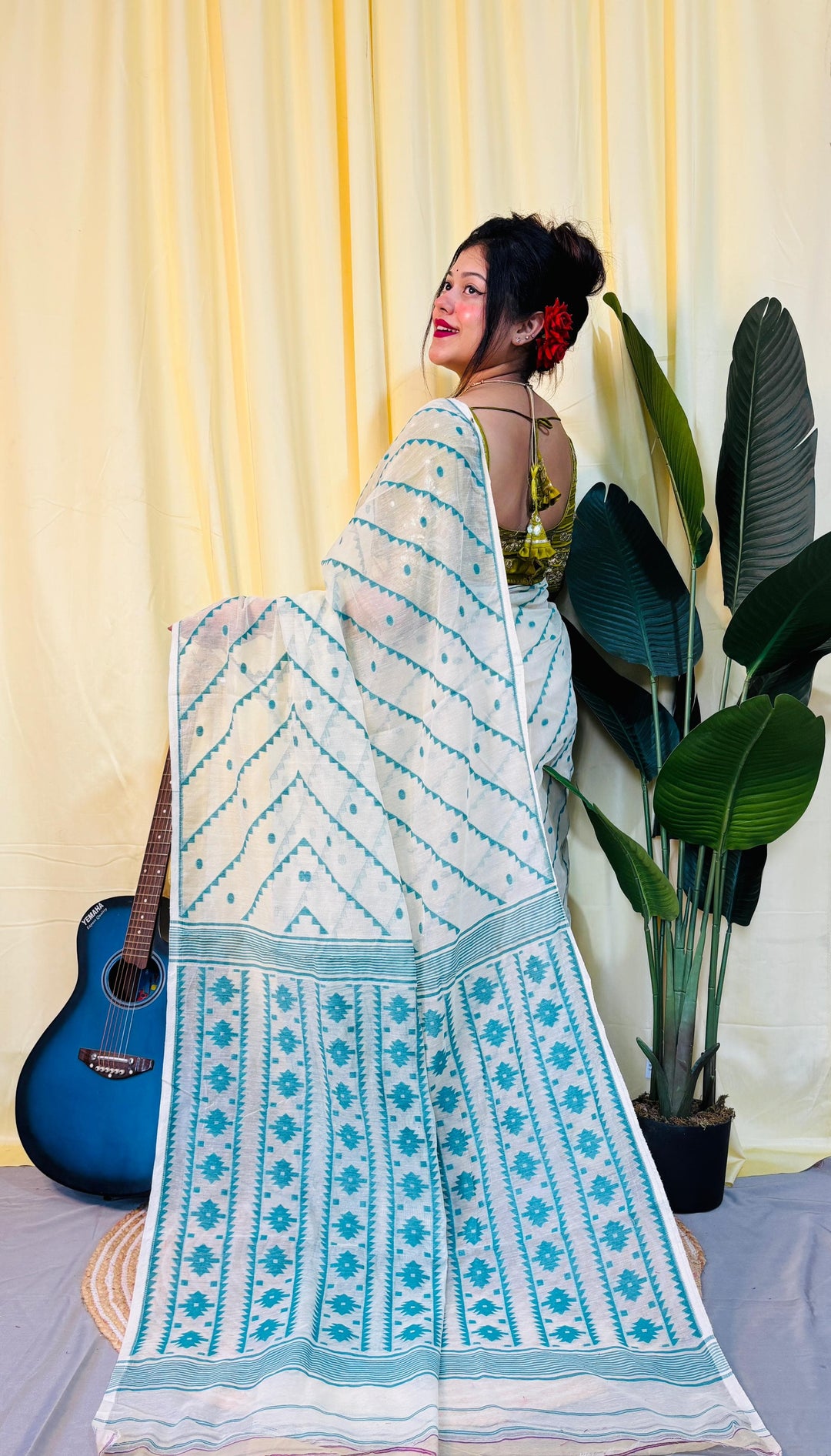 Jolchhobi Dhakai Jamdani Saree