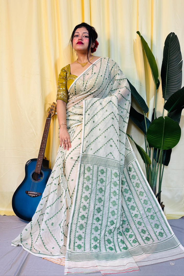 Jolchhobi Dhakai Jamdani Saree