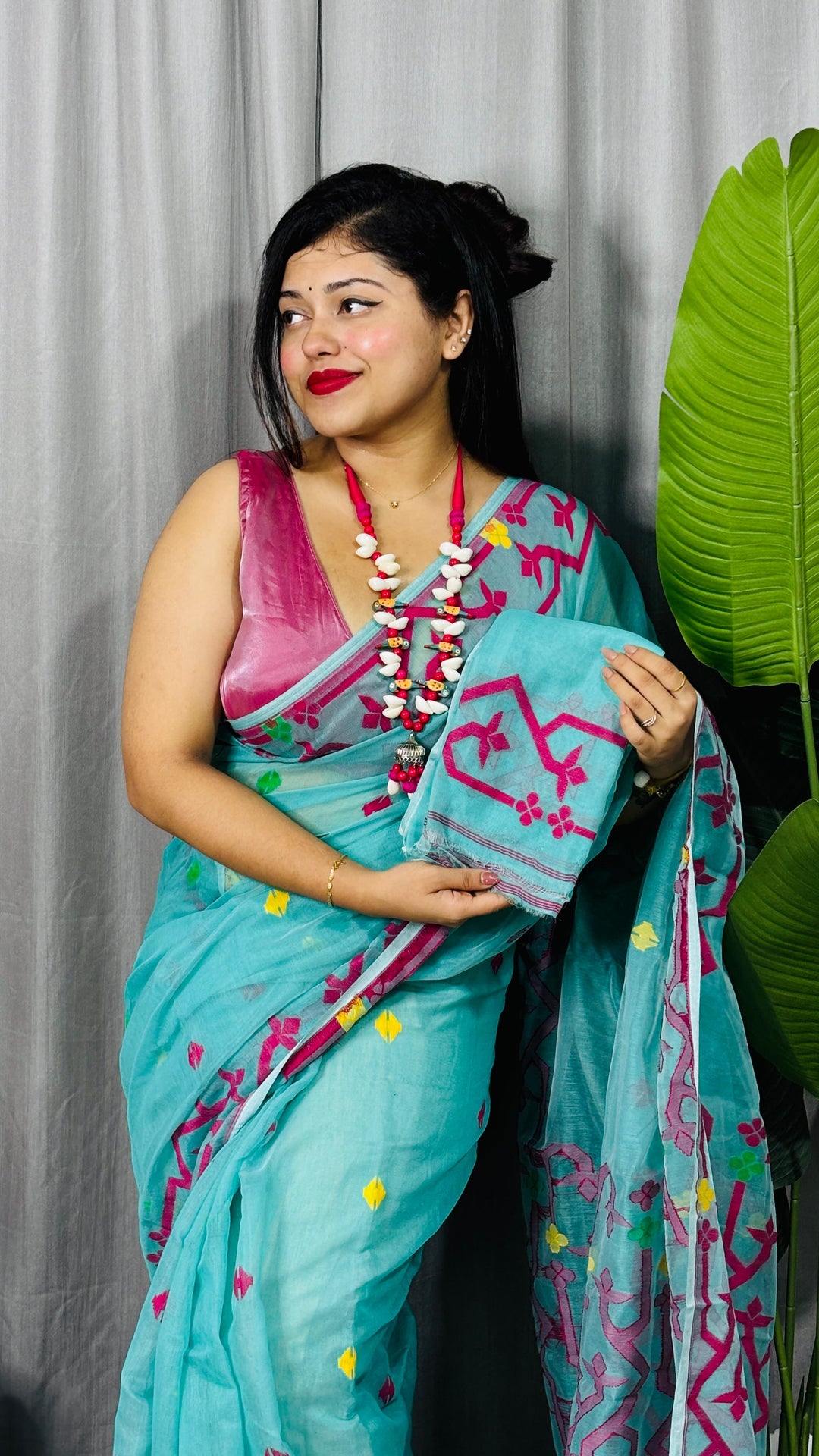 Chorui Pakhi Muslin Dhakai Jamdani Saree