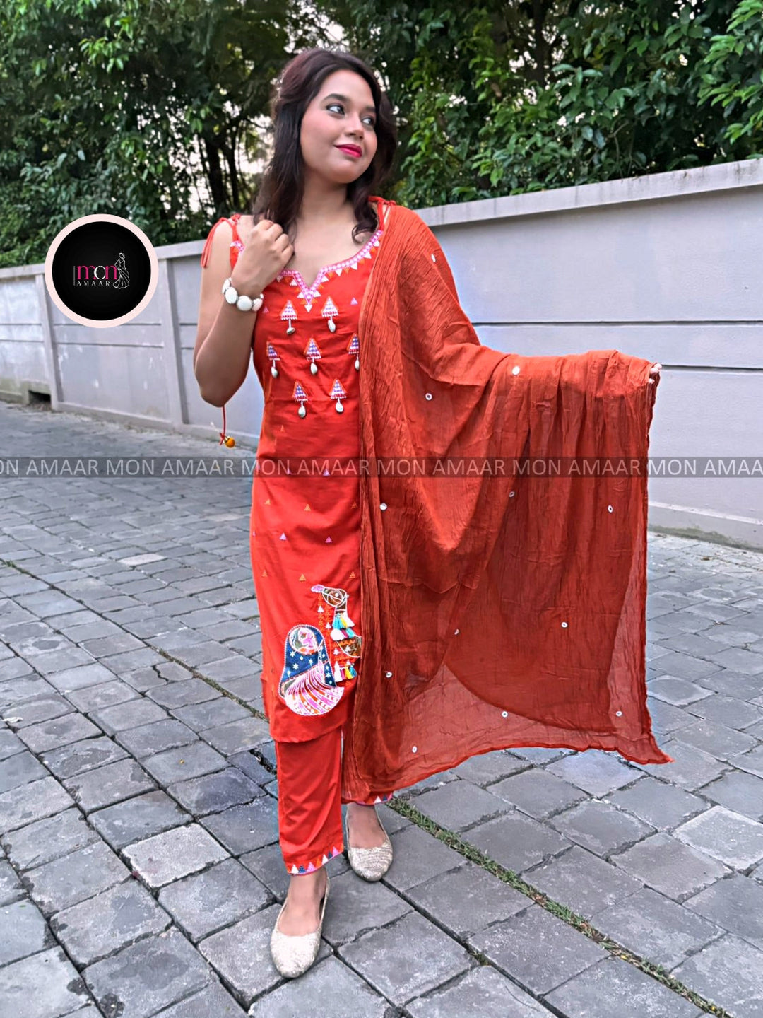 Queenly Aura - New Stylish Cotton Kurti Set