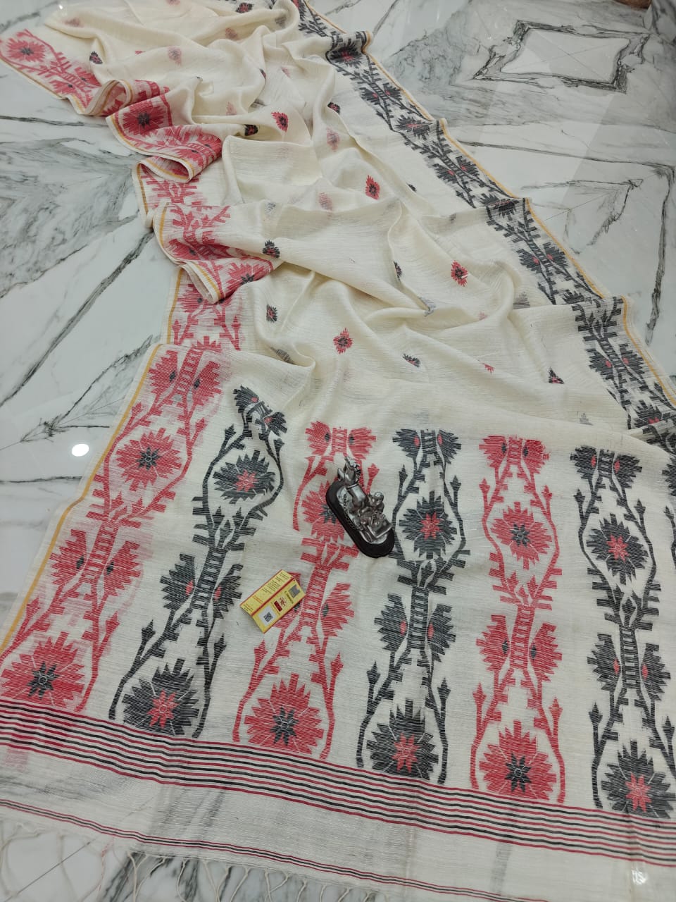 Actress Rani Mukherjee Inspired Matka Banarasi Silk Saree