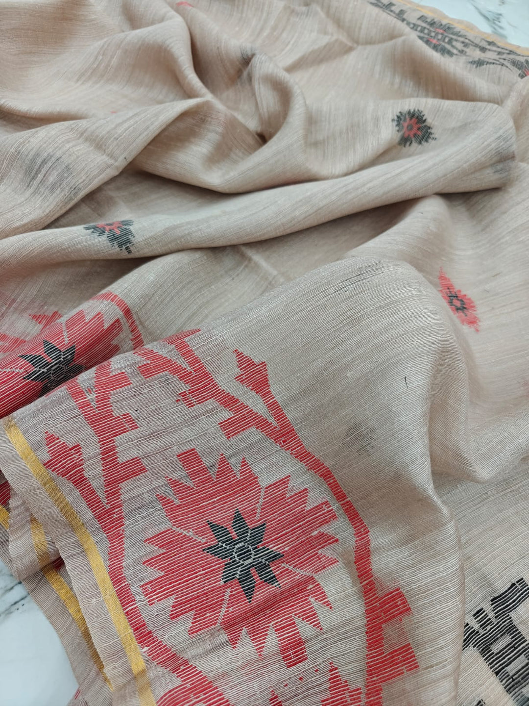 Actress Rani Mukherjee Inspired Matka Banarasi Silk Saree