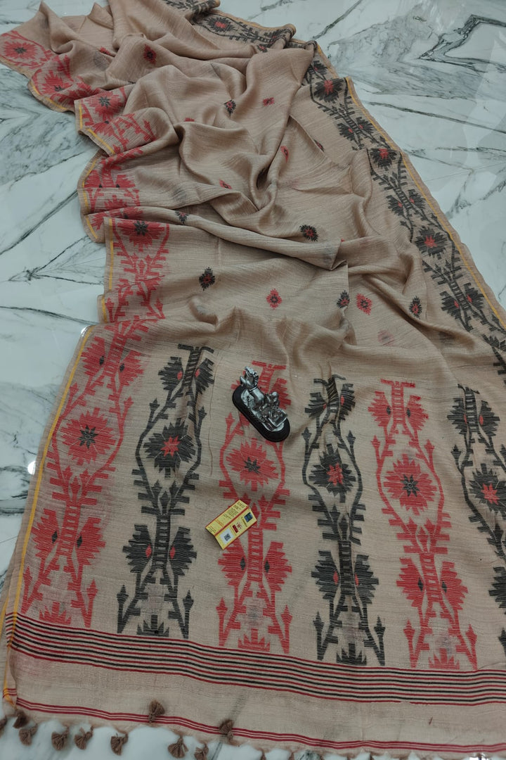 Actress Rani Mukherjee Inspired Matka Banarasi Silk Saree